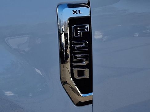 Used 2022 Ford F250 XL w/ Power Equipment Group image 34