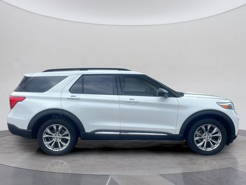 Used 2023 Ford Explorer XLT w/ Equipment Group 202A AWD/4WD image 7