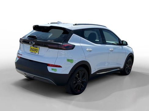 Used 2023 Chevrolet Bolt EUV Premier w/ Sun & Sound Package FWD image 5