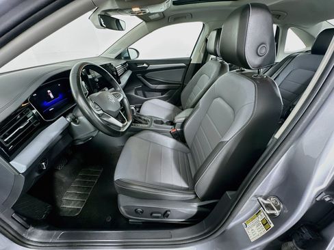 Used 2025 Volkswagen Jetta SE FWD image 13