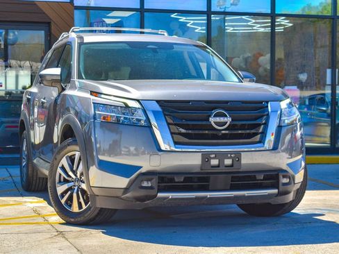 Used 2023 Nissan Pathfinder SL image 8