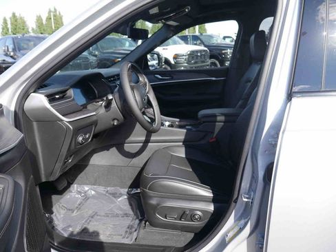 New 2025 Jeep Grand Cherokee Limited w/ Luxury Tech Group II image 23