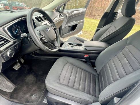 Used 2020 Ford Fusion SE image 5