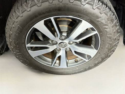 Used 2018 Toyota RAV4 XLE FWD image 11