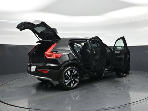 Used 2025 Volvo XC40 B5 Plus AWD/4WD image 4