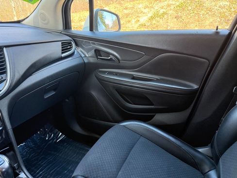 Used 2021 Buick Encore Preferred image 13