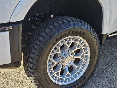 Used 2025 GMC Sierra 2500 Denali Ultimate w/ Max Trailering Package image 9