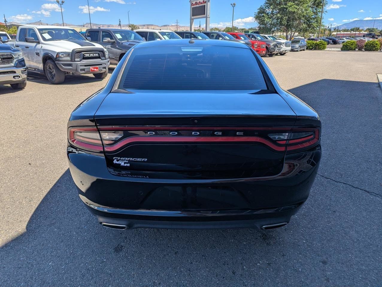 Used 2022 Dodge Charger SXT w/ Leather Interior Group RWD image 4