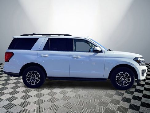 Used 2024 Ford Expedition XLT AWD/4WD image 6