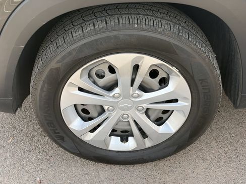 Used 2024 Chevrolet Trax LS FWD image 5