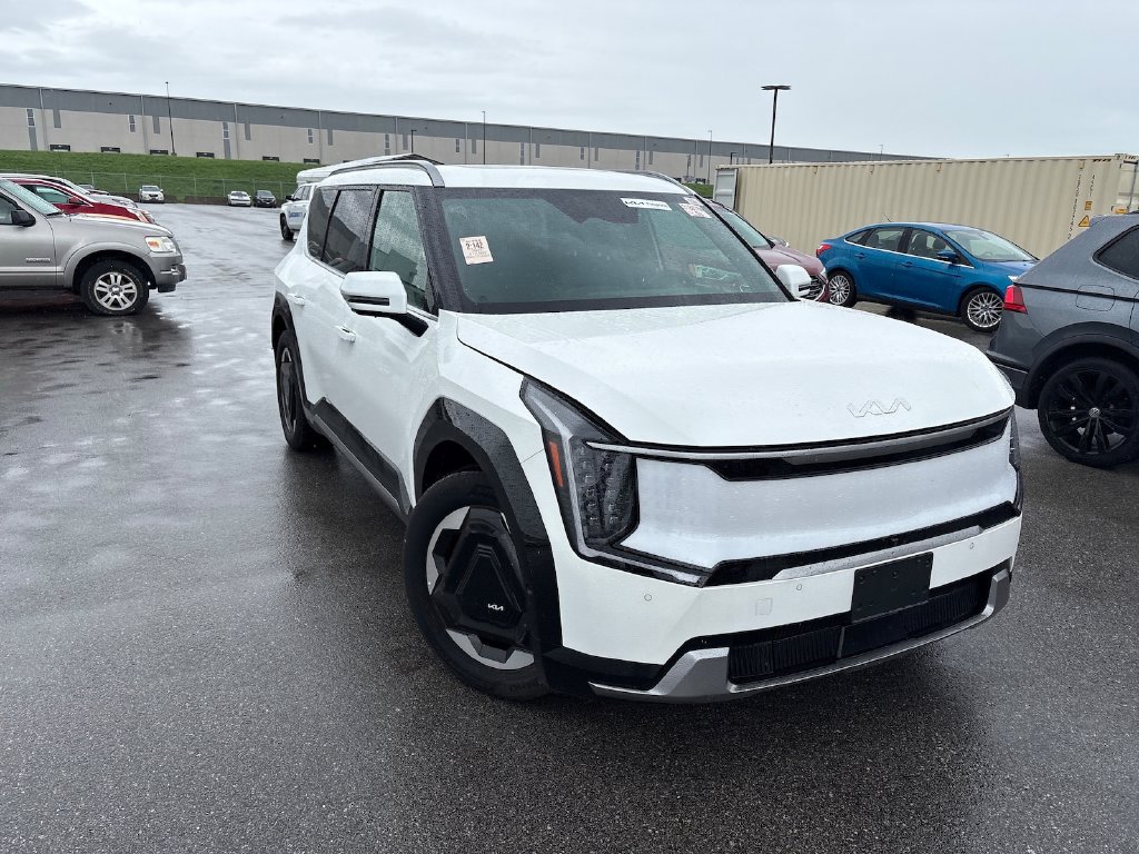 Used 2024 Kia EV9 Land w/ Towing Package AWD/4WD image 1