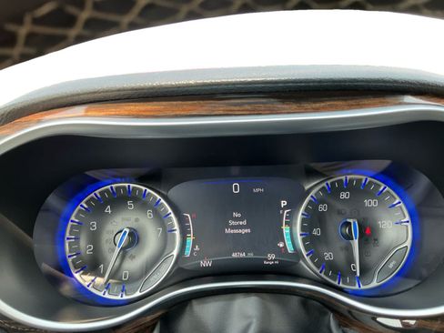 Used 2024 Chrysler Pacifica Limited FWD image 16