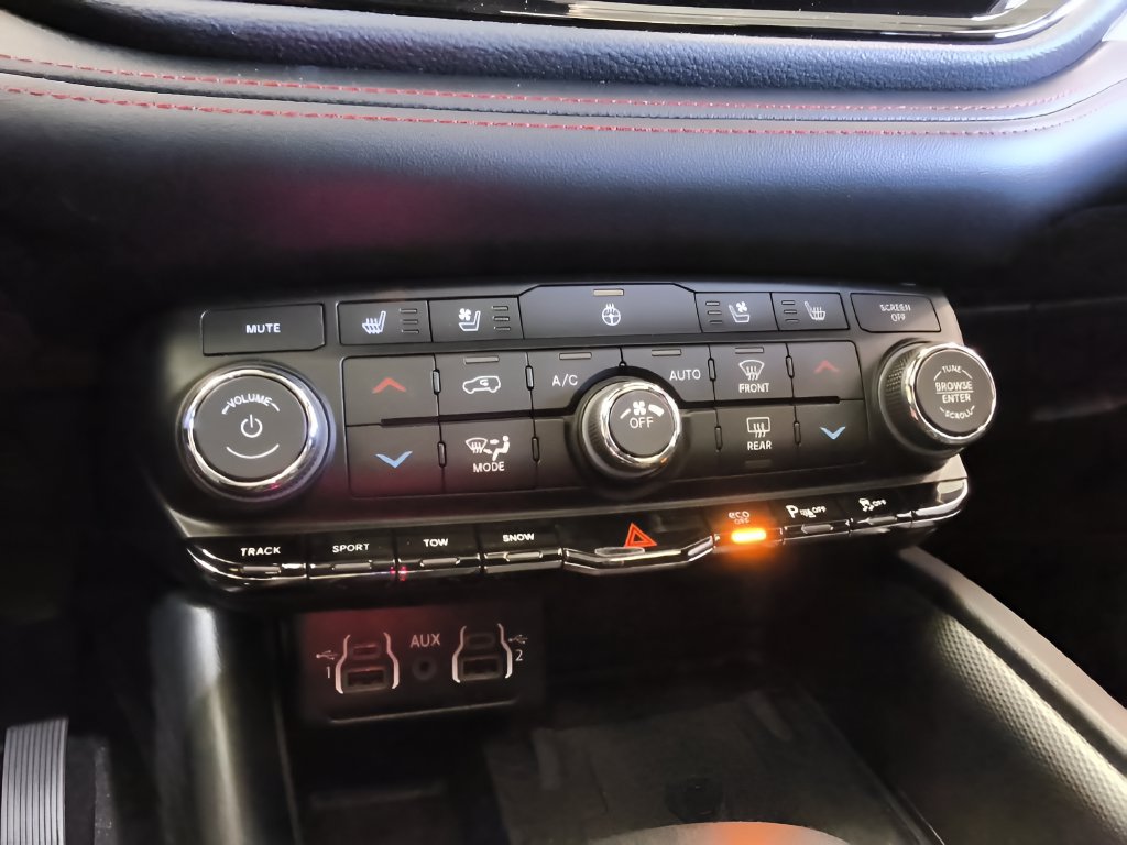 Used 2023 Dodge Durango R/T w/ Tow 'N Go Package AWD/4WD image 21