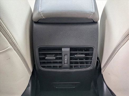 Used 2024 Toyota Corolla Cross XLE image 17