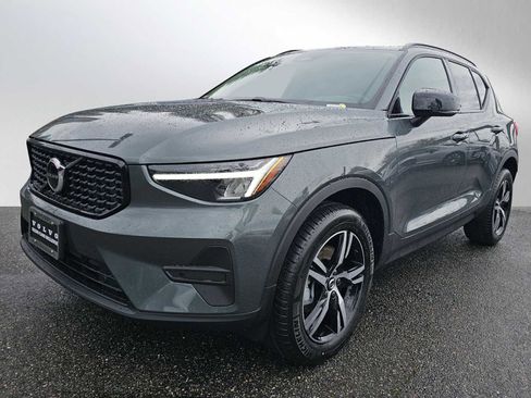 New 2026 Volvo XC40 B5 Core w/ Climate Package image 7