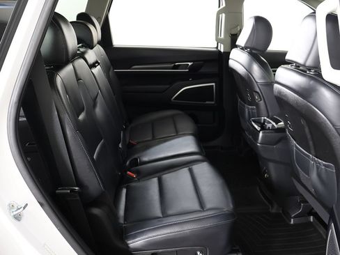 Used 2022 Kia Telluride LX FWD image 33