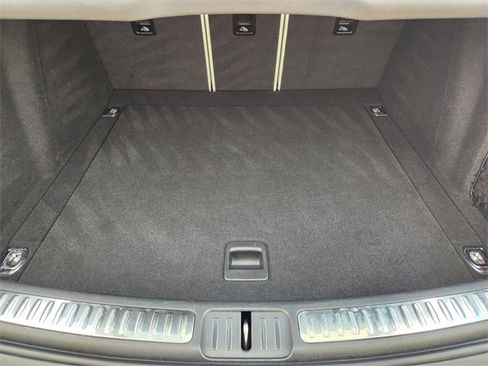 Used 2024 Porsche Macan w/ Premium Plus Package image 30