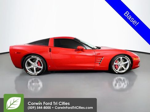 Used 2008 Chevrolet Corvette Coupe w/ Preferred Equipment Group RWD image 18