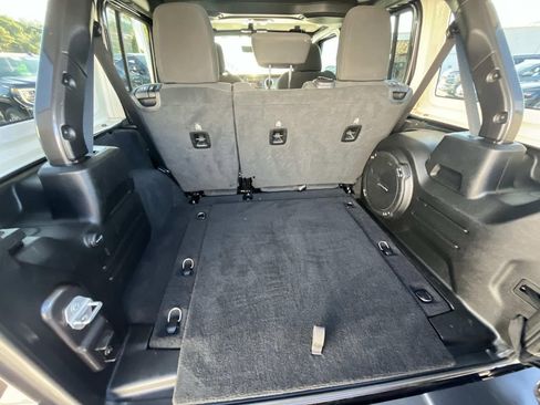 Used 2020 Jeep Wrangler Unlimited Sahara image 10