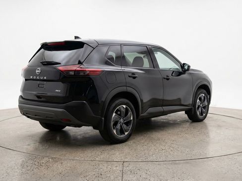 Used 2025 Nissan Rogue SV AWD/4WD image 9
