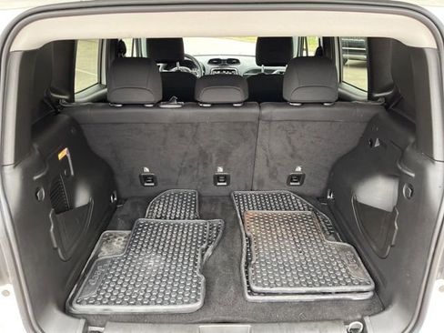 Used 2023 Jeep Renegade Latitude image 29