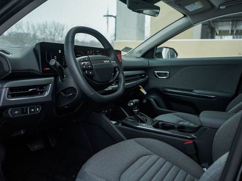 New 2025 Kia K4 EX image 16