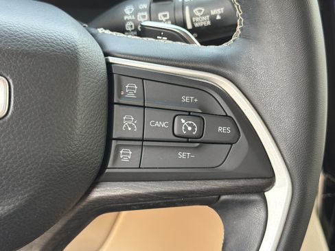 Used 2022 Jeep Grand Cherokee L Limited AWD/4WD image 30