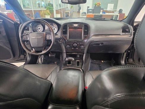 Used 2013 Chrysler 300 C RWD image 9