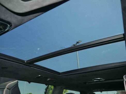 Used 2024 Jeep Grand Wagoneer Series III AWD/4WD image 38