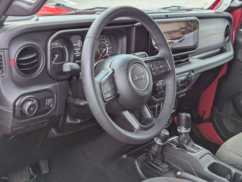 Used 2025 Jeep Wrangler Unlimited Rubicon image 14