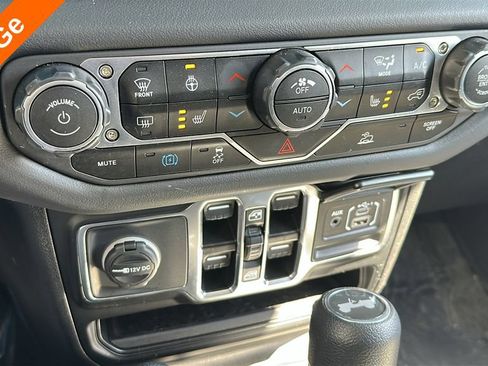 Used 2025 Jeep Wrangler Unlimited Sahara AWD/4WD image 22
