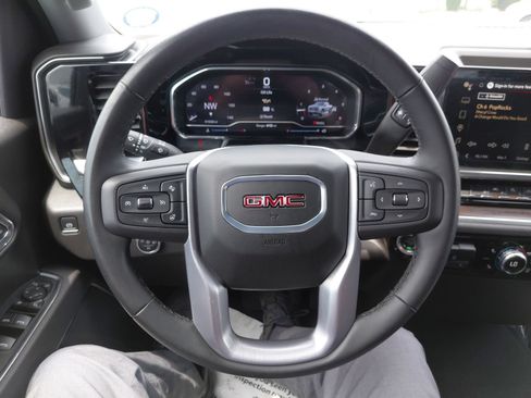 Used 2025 GMC Sierra 1500 SLT AWD/4WD image 40
