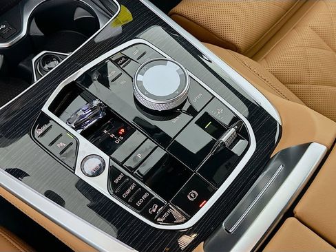 Used 2025 BMW X7 xDrive40i w/ M Sport Package image 15