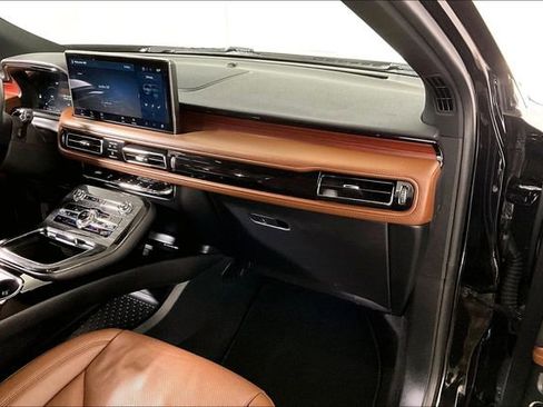 Used 2023 Lincoln Nautilus Reserve image 16