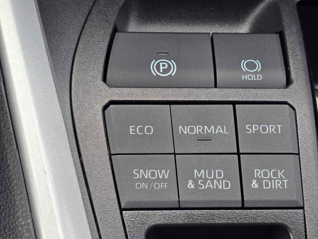 Used 2025 Toyota RAV4 LE AWD/4WD image 42