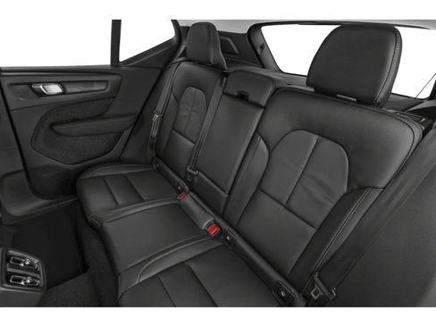 Used 2023 Volvo XC40 B5 Core w/ Convenience Package image 13