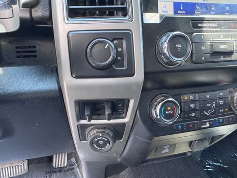 Used 2020 Ford F450 Lariat w/ Lariat Value Package AWD/4WD image 35