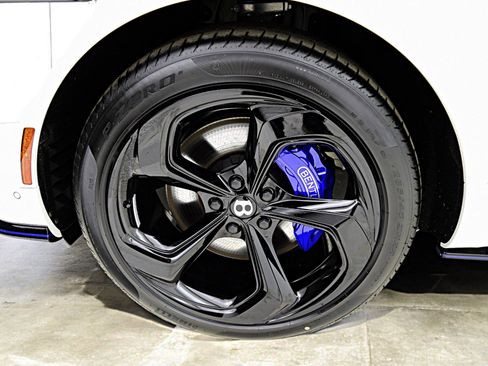 New 2025 Bentley Bentayga image 48