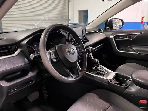 Used 2021 Toyota RAV4 XLE w/ Convenience Package FWD image 22