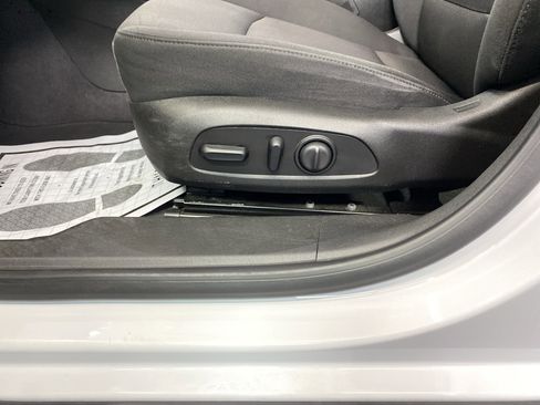 Used 2019 Chevrolet Malibu LT image 13