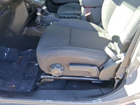Used 2022 Jeep Wrangler Unlimited Sahara AWD/4WD image 10