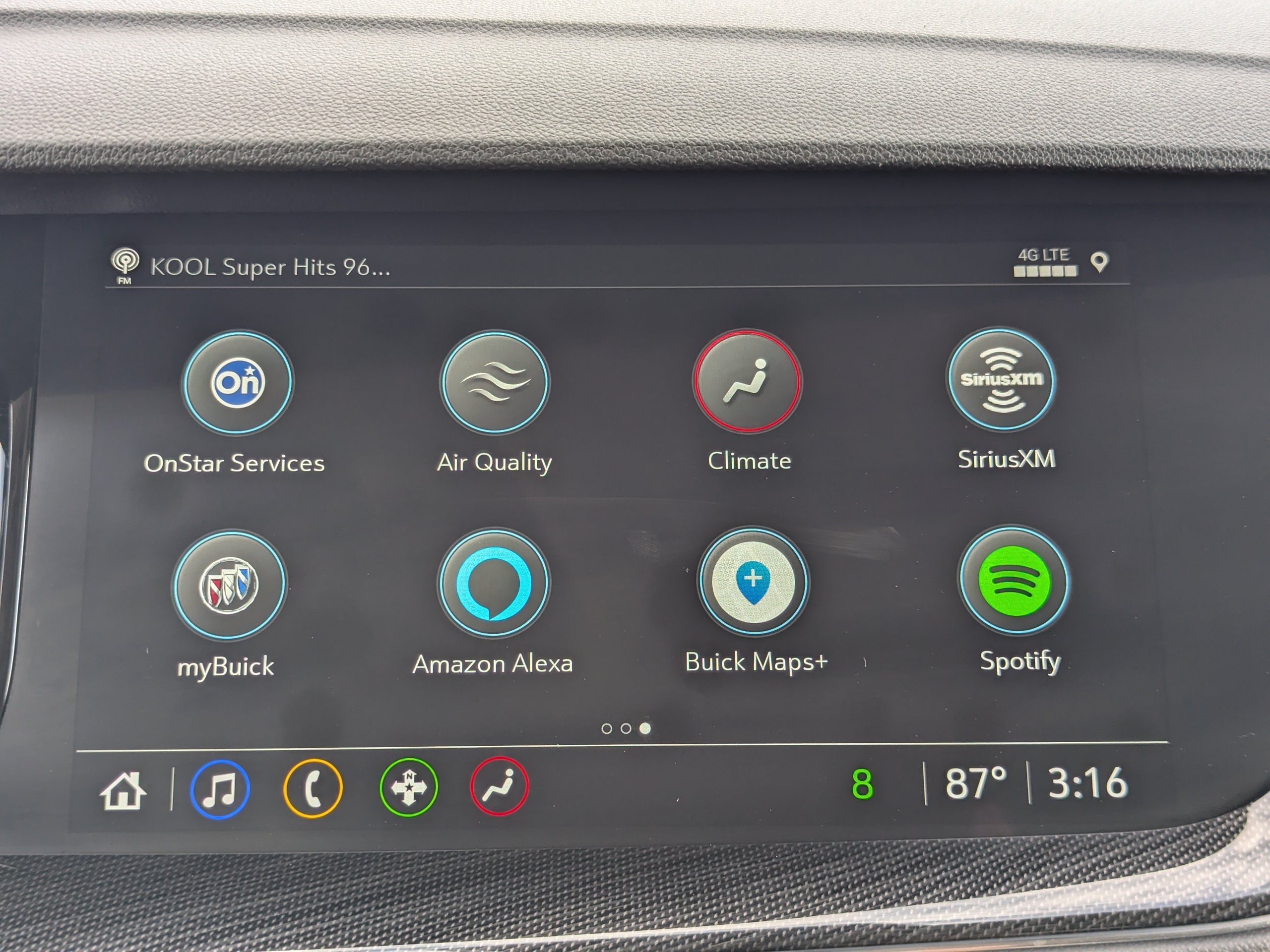Used 2022 Buick Envision Essence w/ Sport Touring Package AWD/4WD image 22