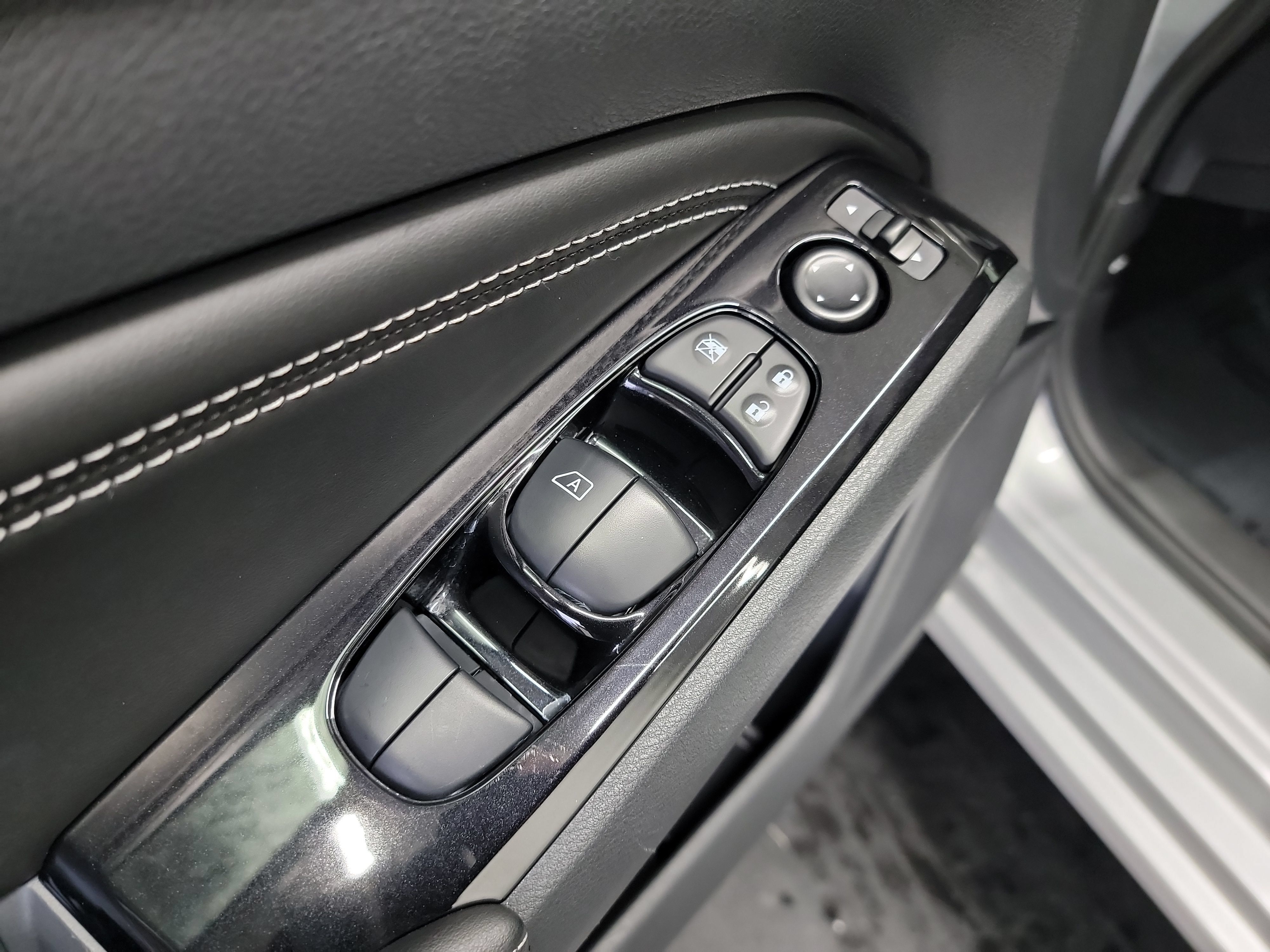 Used 2023 Nissan Altima 2.5 SV w/ SV Premium Package FWD image 14