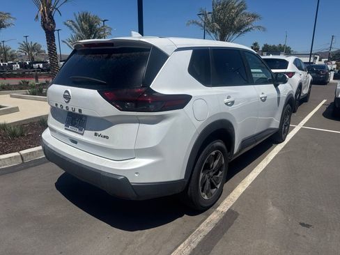 Used 2024 Nissan Rogue SV AWD/4WD image 4