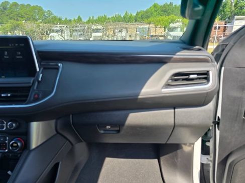 Used 2024 Chevrolet Suburban LT RWD image 40