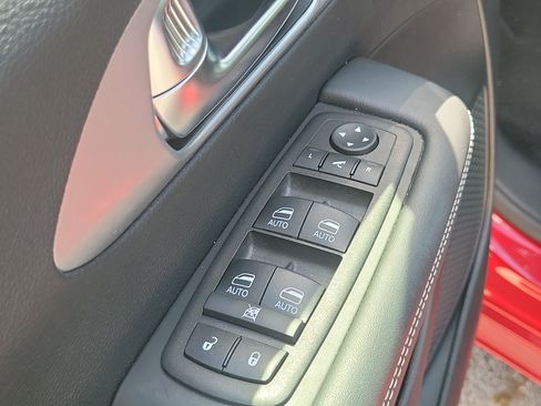 Used 2025 Chrysler Pacifica Limited w/ Trailer Tow Group FWD image 17