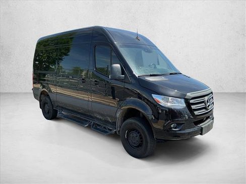 Used 2022 Mercedes-Benz Sprinter 2500 image 3