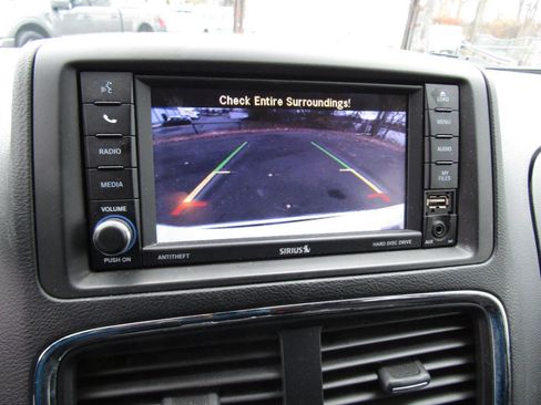 Used 2019 Dodge Grand Caravan SE w/ UConnect Hands-Free Group image 14