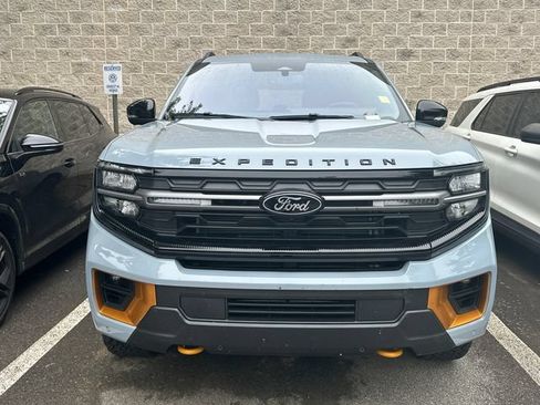 Used 2025 Ford Expedition Tremor AWD/4WD image 2