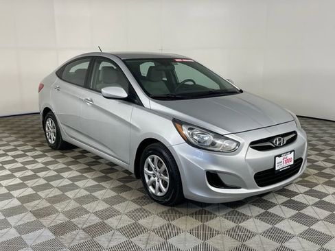 Used 2013 Hyundai Accent GLS FWD image 22